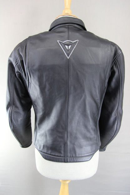 DAINESE BLACK & SILVER LEATHER BIKER JACKET WITH CE ARMOUR & THERMAL LINING 32IN