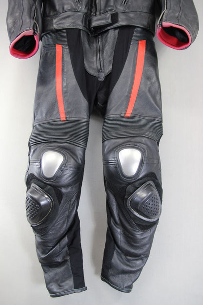 REKO 2 PIECE LEATHER BIKER SUIT WITH CE ARMOUR/KNEE SLIDERS/RACE HUMP 36-38 IN/S